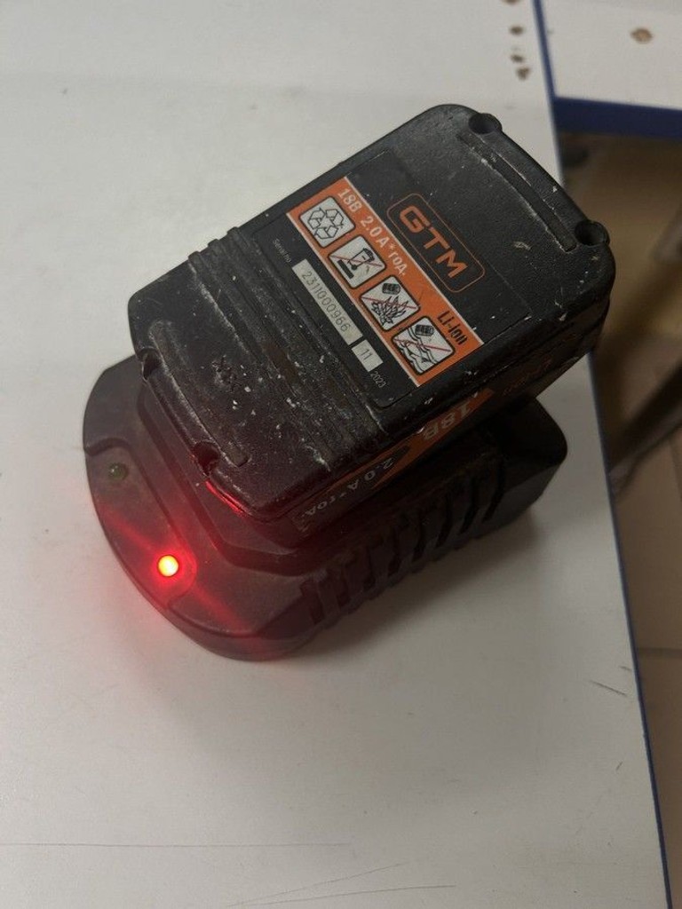 Купити Gtm ds18/50bl + 2акб 2а +зп Б/У