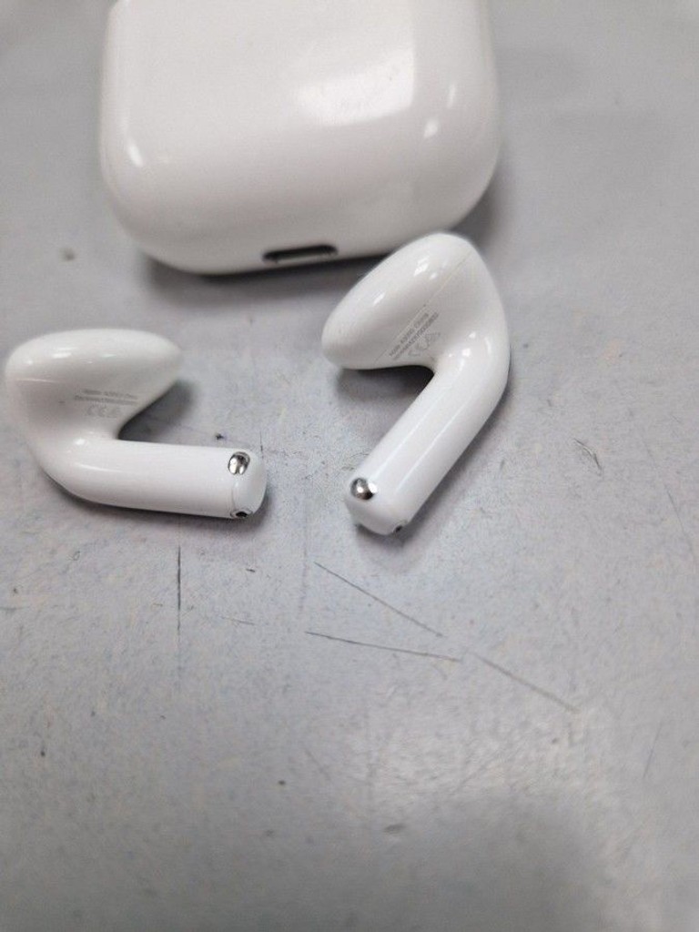 Дешево Apple airpods 4 з ломбарду