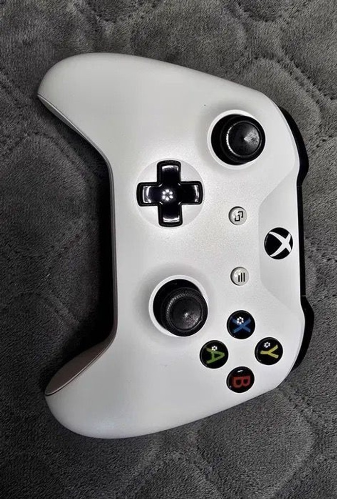 Microsoft Xbox One S 500GB + FIFA 18 Код:null. Изображение 4