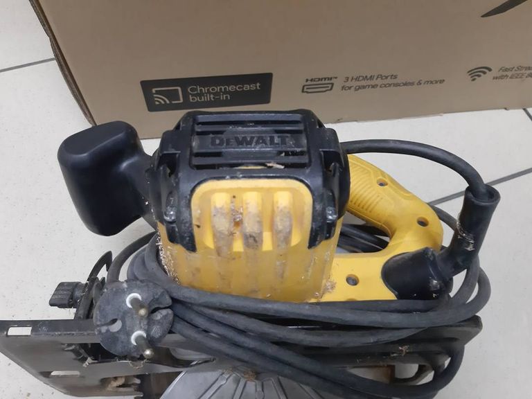 Dewalt dwe 560