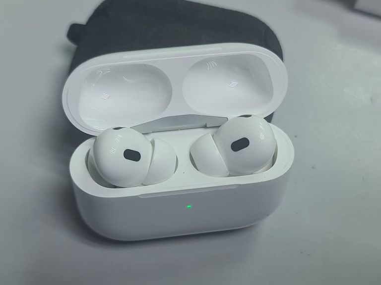 Apple airpods pro 2nd generation with magsafe charging case usb-c