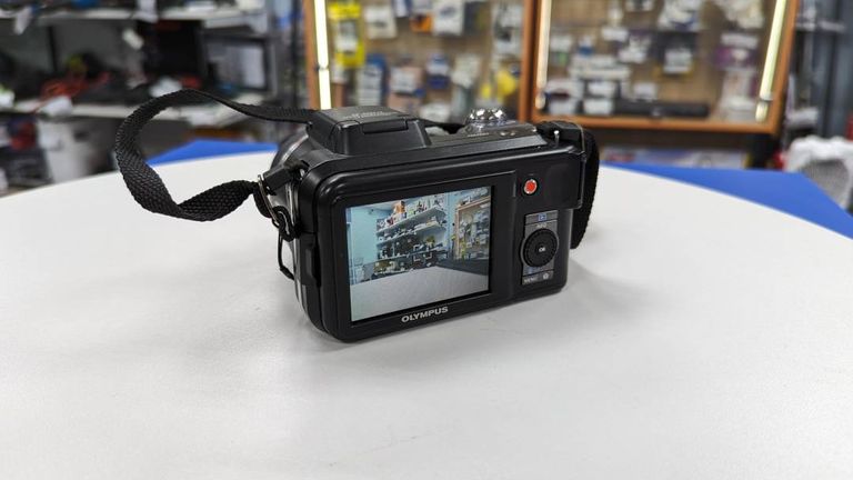 Дешиво Olympus sp-600uz с ломбарда