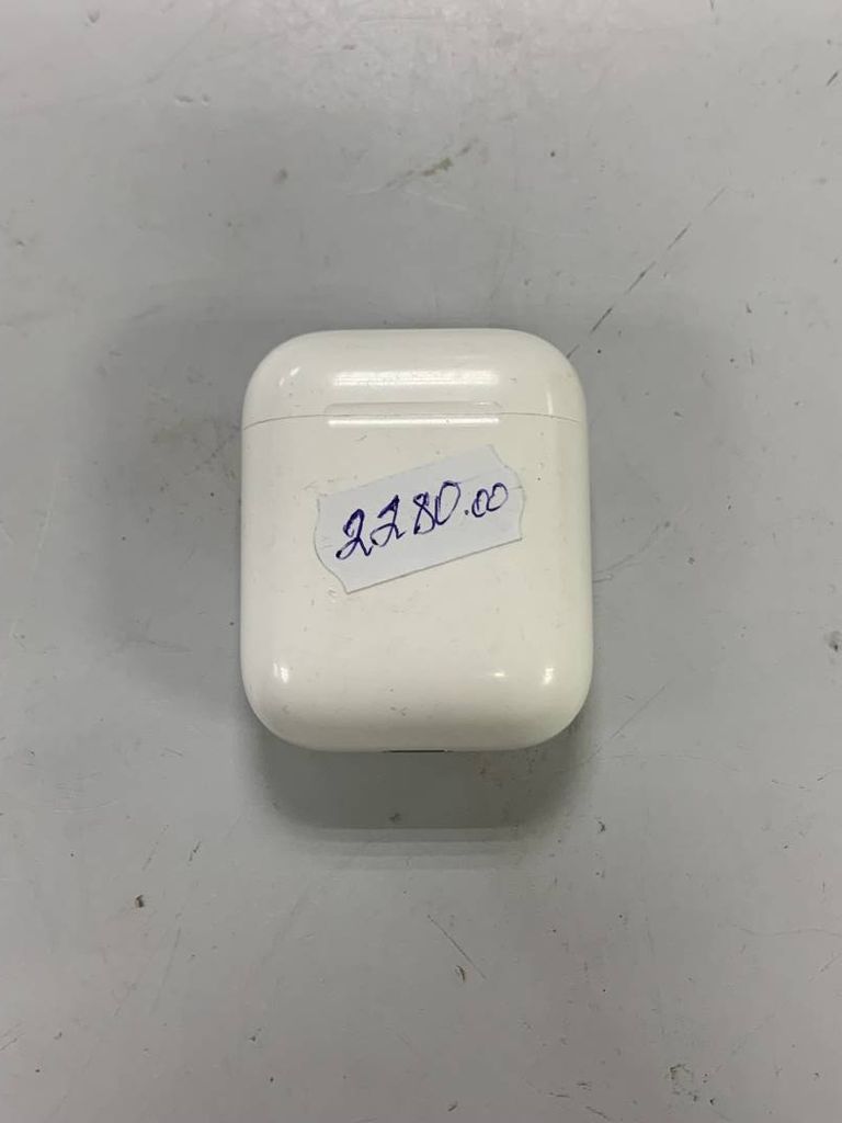 Apple airpods 2nd generation with charging case