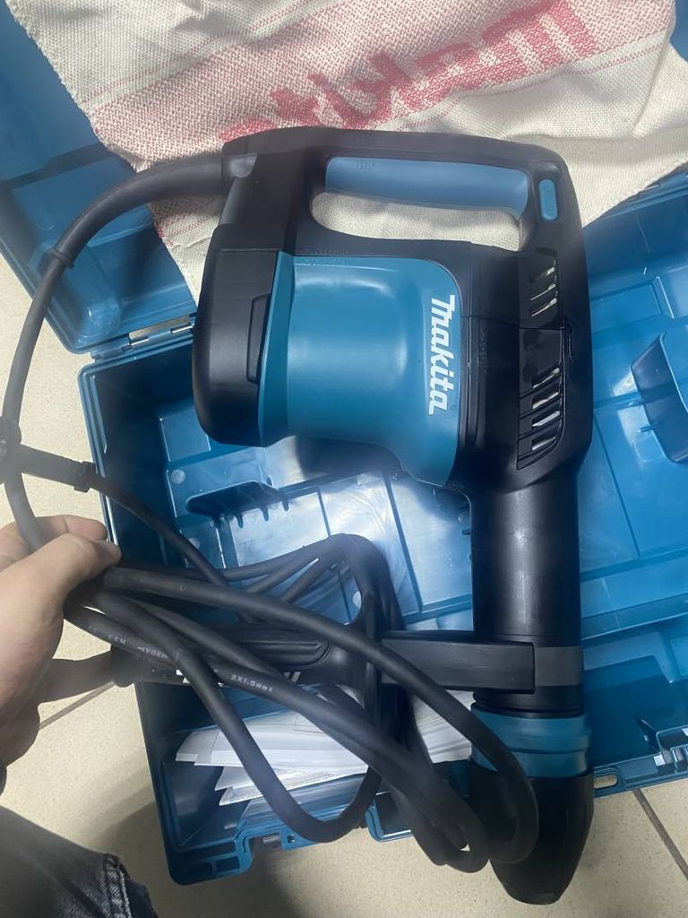 Makita HM0870C