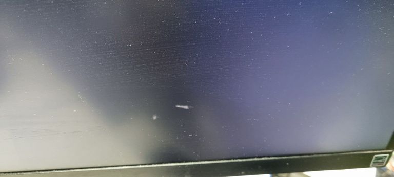 Дешиво Lg 27UP650-W с ломбарда