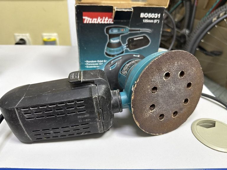 Дешево Makita BO5031 з ломбарду