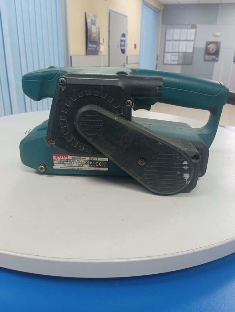 Купити Makita 9911 Б/У