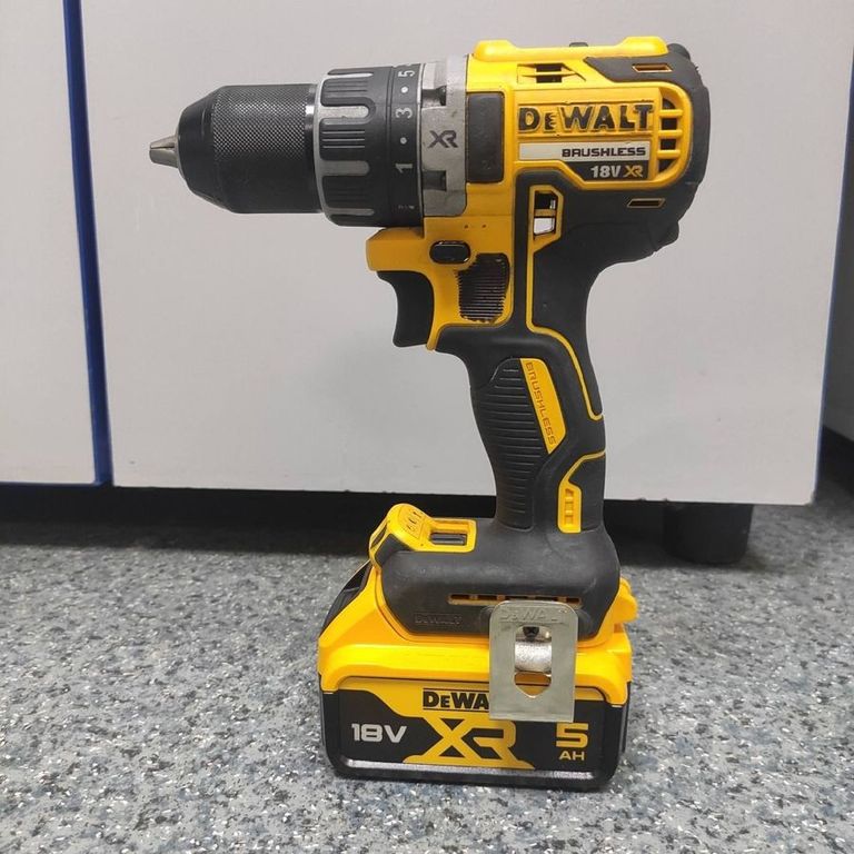 Купити Dewalt dcd791 2акб 5ah зп Б/У