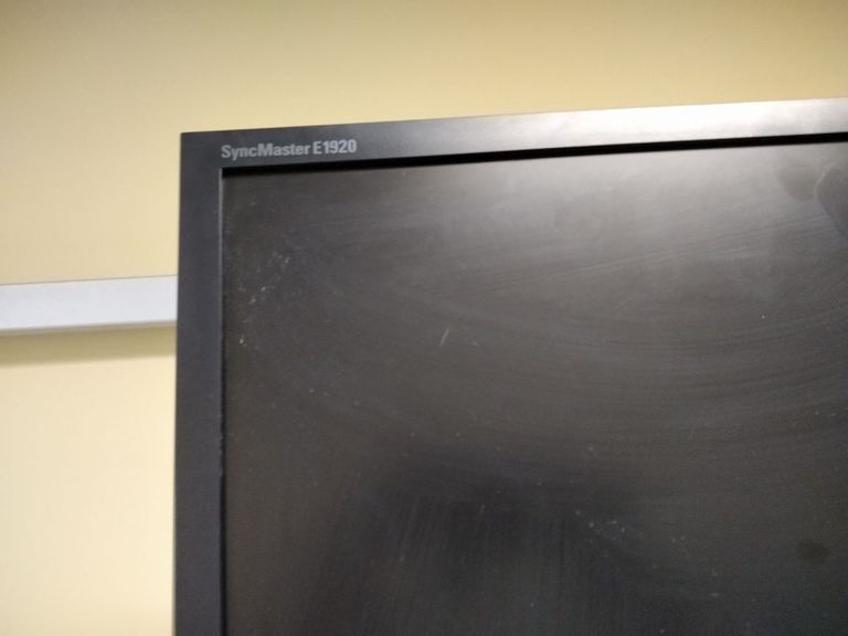 Дешево Samsung e1920 з ломбарду