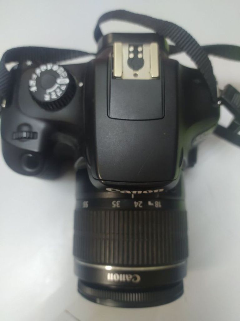 Дешиво Canon eos 4000d + ef-s 18-55 1:3.5-5.6 iii с ломбарда