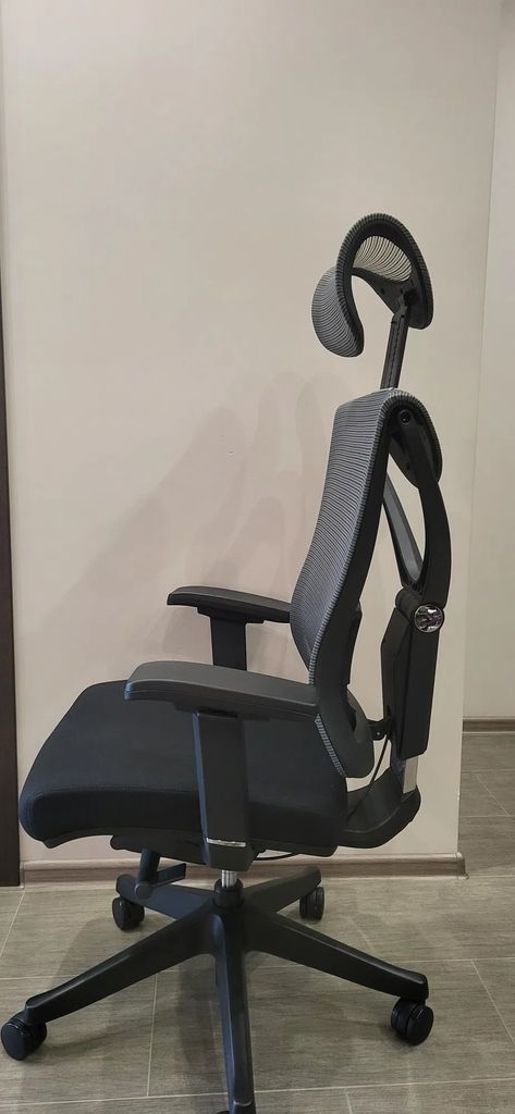 Оголошення Adapwork S1 Senior Ergochair Deep Black Б/У