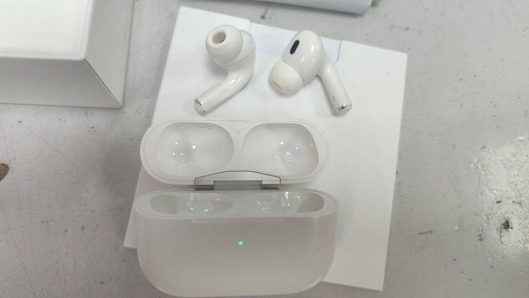 Купити Apple airpods pro 2nd generation magsafe Б/У