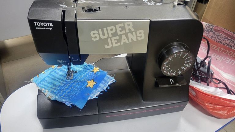 Дешево TOYOTA Super Jeans 15 з ломбарду