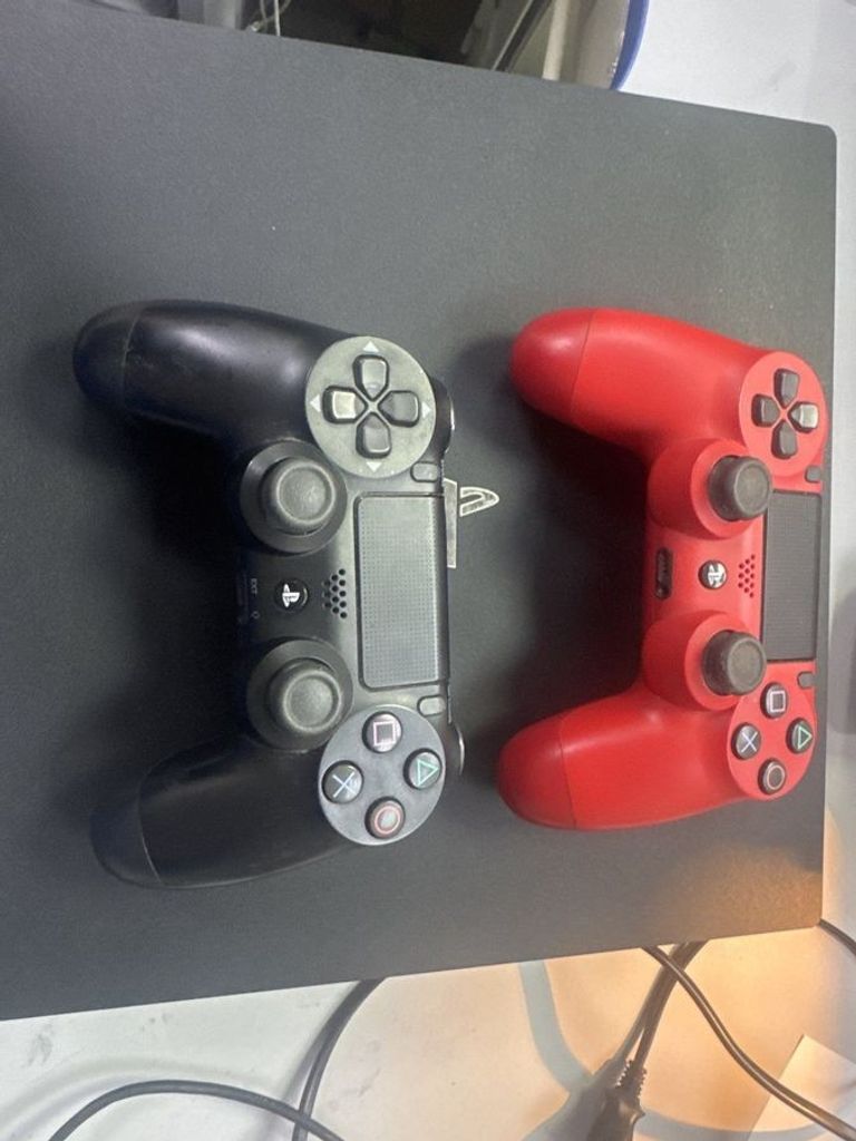 Купити Sony playstation 4 pro 1tb Б/У