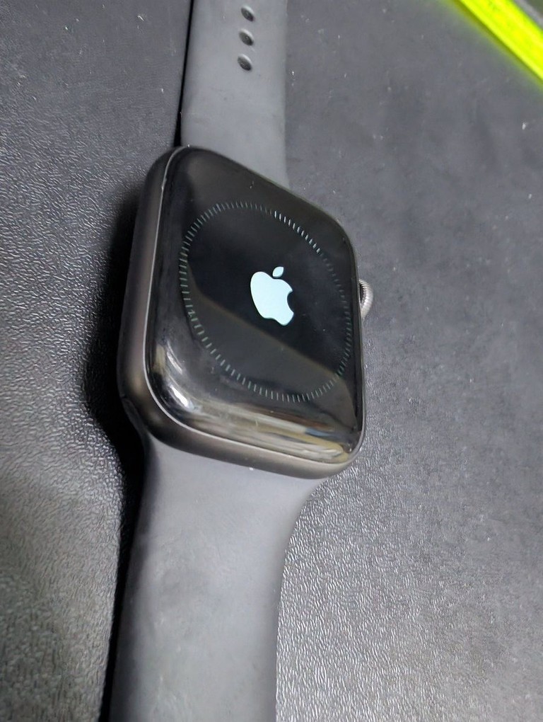 Дешево Apple watch series 4 gps 44mm aluminium case з ломбарду