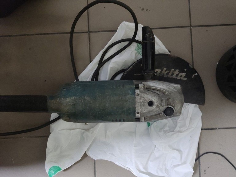 Дешево Makita GA9020 з ломбарду