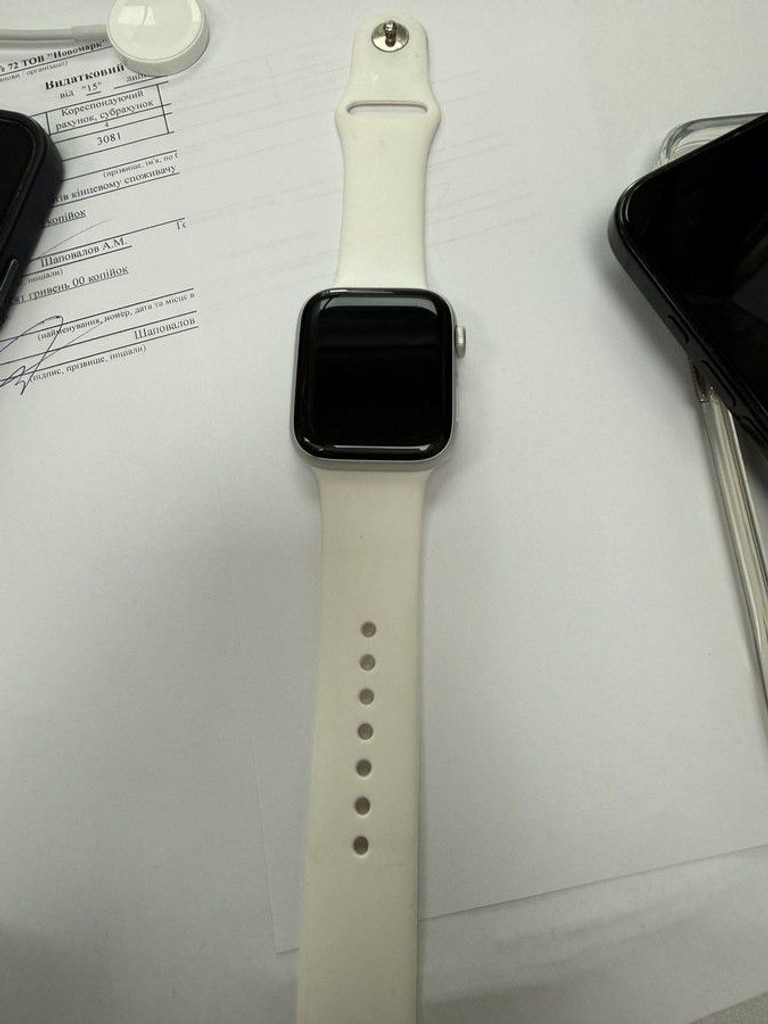 Дешево Apple watch se 2 gps 44mm aluminium case з ломбарду