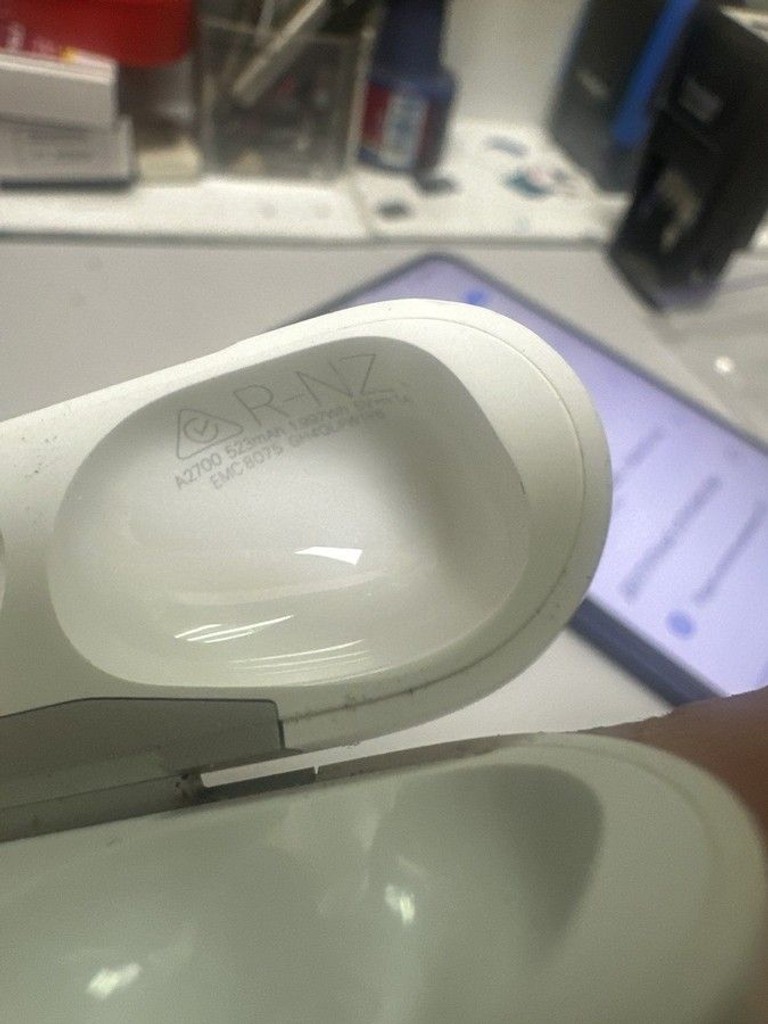 Дешево Apple airpods pro 2nd generation magsafe з ломбарду