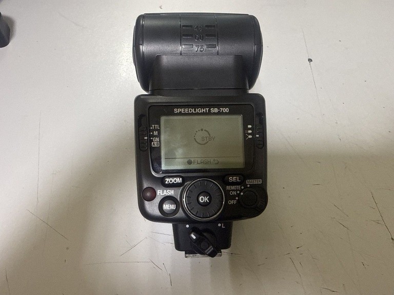 Дешево Nikon Speedlight SB-700 з ломбарду