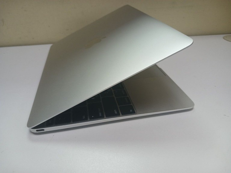 Дешево Apple macbook a1534 12" core m 1,2ghz/ram8gb/ssd256gb/hd5300 з ломбарду