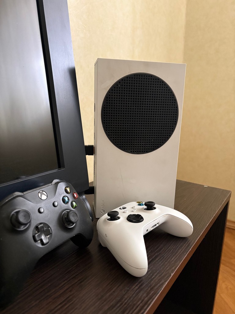 Купити Microsoft Xbox Series S 512GB (889842651386) Б/У