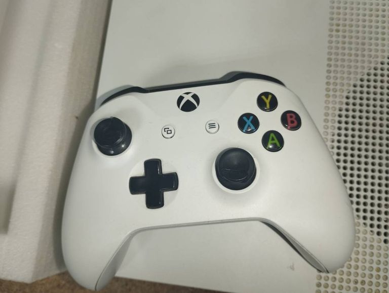 Microsoft Xbox One S 1TB