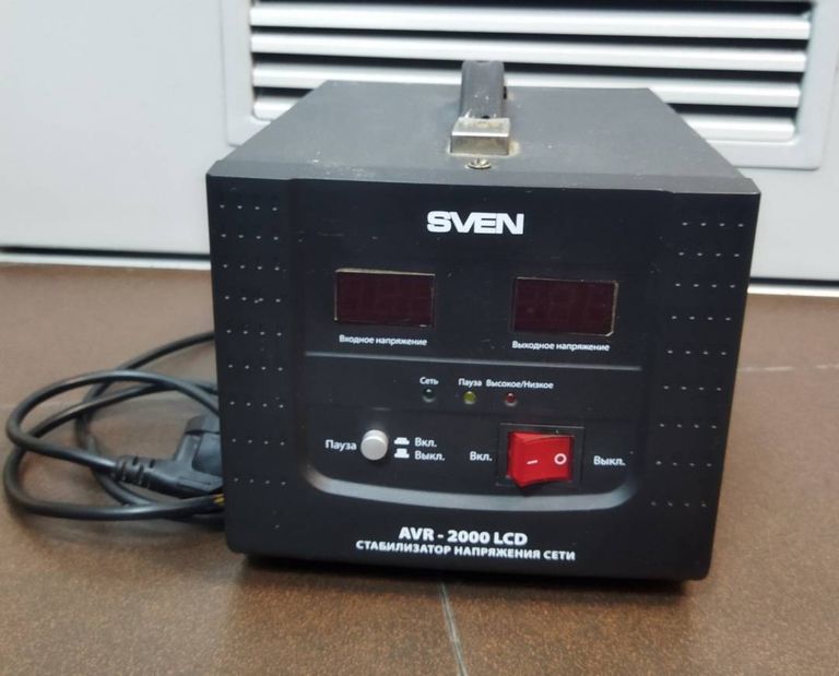 Дешево Sven avr-2000lcd з ломбарду