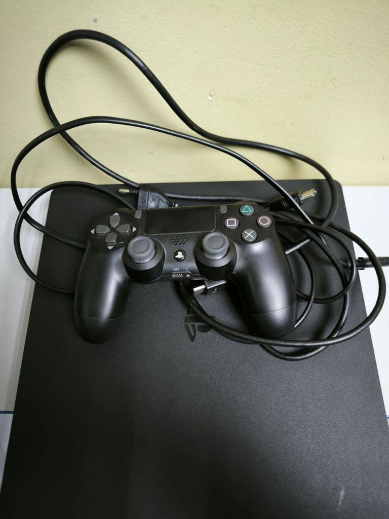 Дешево  Sony PlayStation 4 Slim 1TB Black з ломбарду