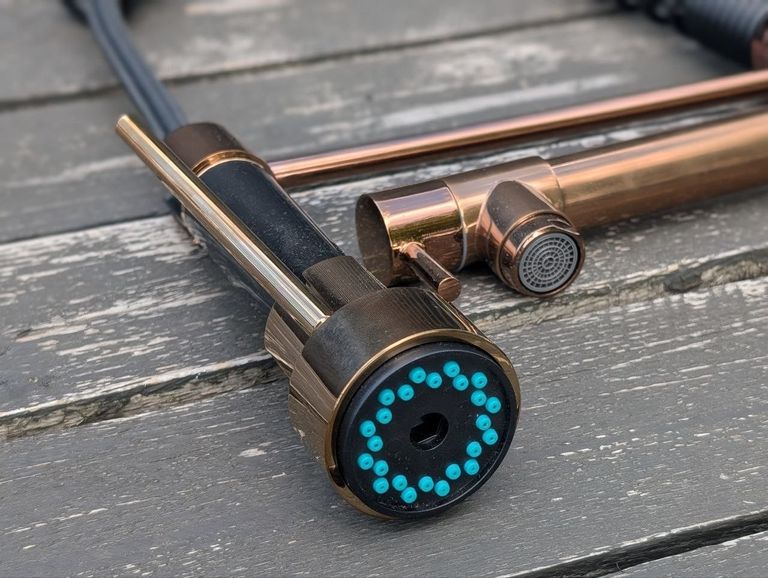 Акція! Шикарний одноважільний кухонний змішувач високого тиску, античне золото/чорний, поворотний з висувним розпилювачем. Новий Код:null. Зображення 6