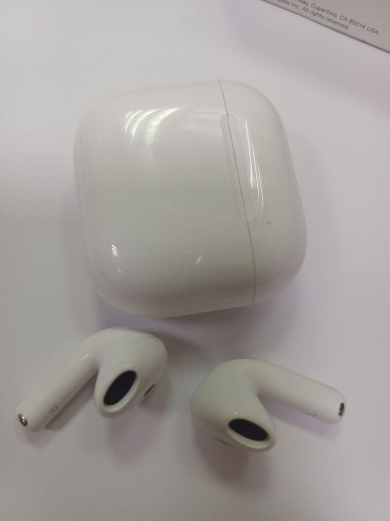 Дешево Apple airpods 4 з ломбарду