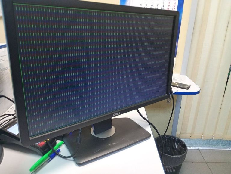 Дешиво Dell u2312hmt с ломбарда