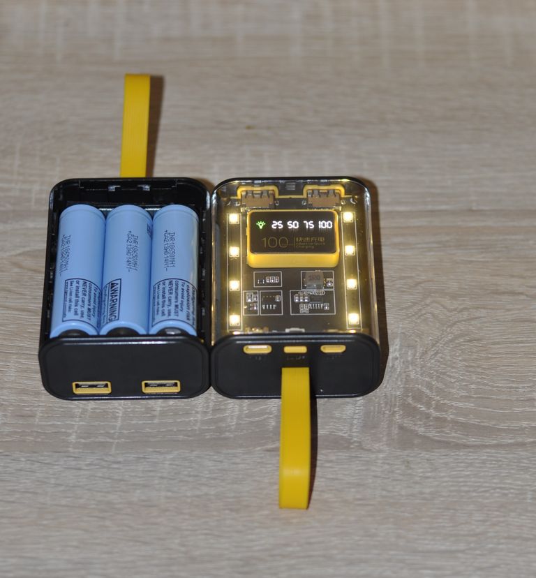 Купити Рower Bank  9000mAh Cyberpunk нічним з теплим світлом Б/У