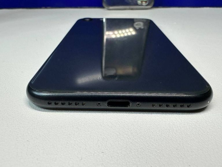 Apple iPhone SE 2020 128GB Black Slim Box (MHGT3) Код:01-200773042. Зображення 8