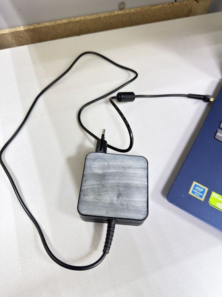 Объявление Lenovo 15/pentium 4415u ddr4/4gb ddr4/hdd *відсутній/ssd 240 gb/geforce mx110 2gb Б/У