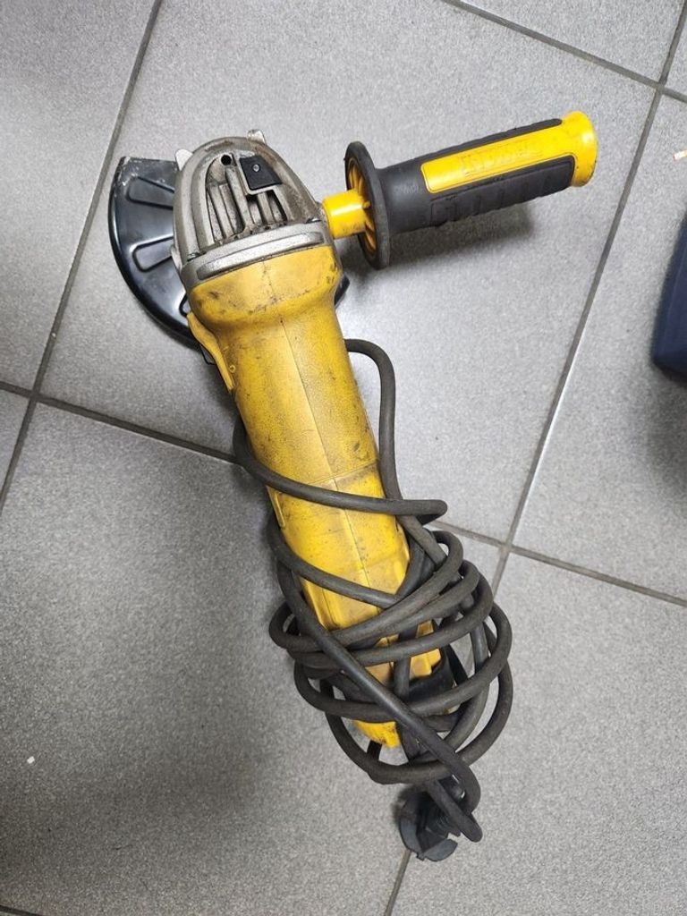 Дешево Dewalt DWE4237 з ломбарду