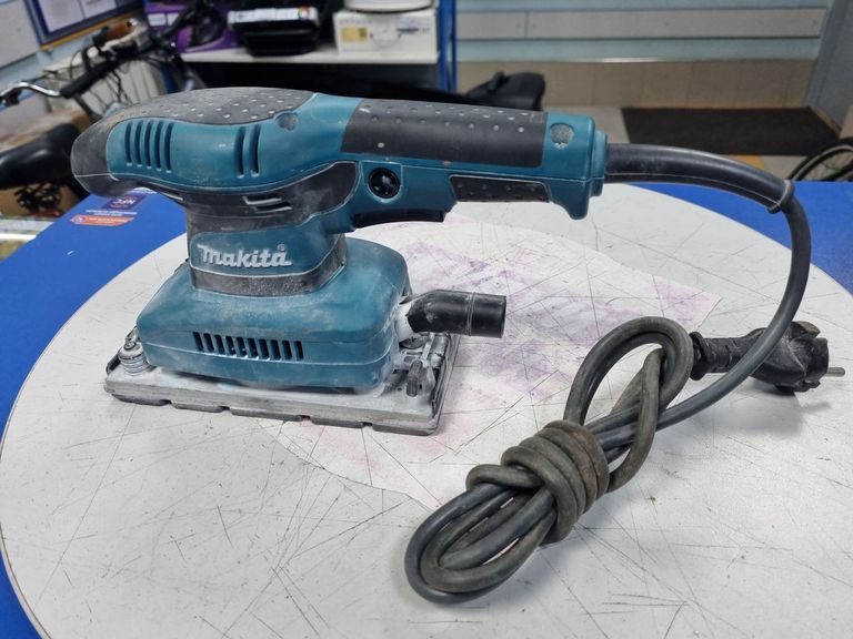 Купити Makita BO3710 Б/У