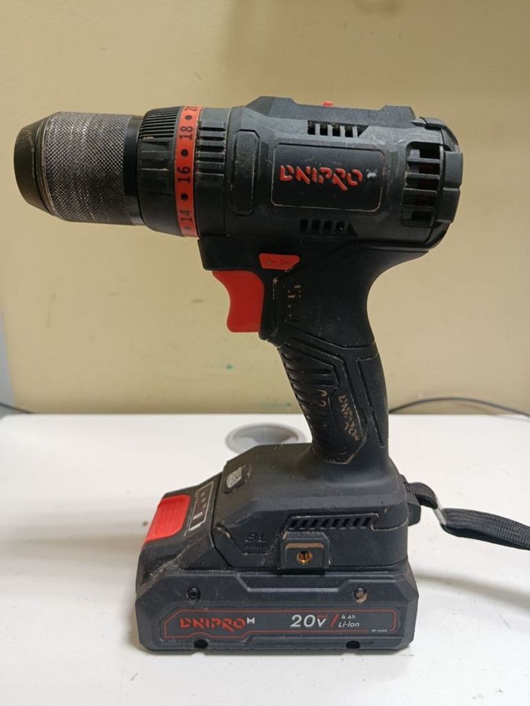 Оголошення Dnipro-M cd-201hbc compact 1акб 4ah зп Б/У