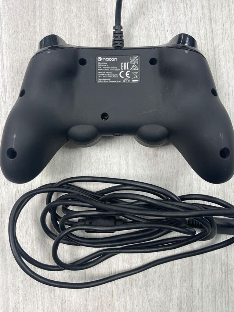 Дешиво Nacon Wired Illuminated Compact Controller for PS4 Blue с ломбарда