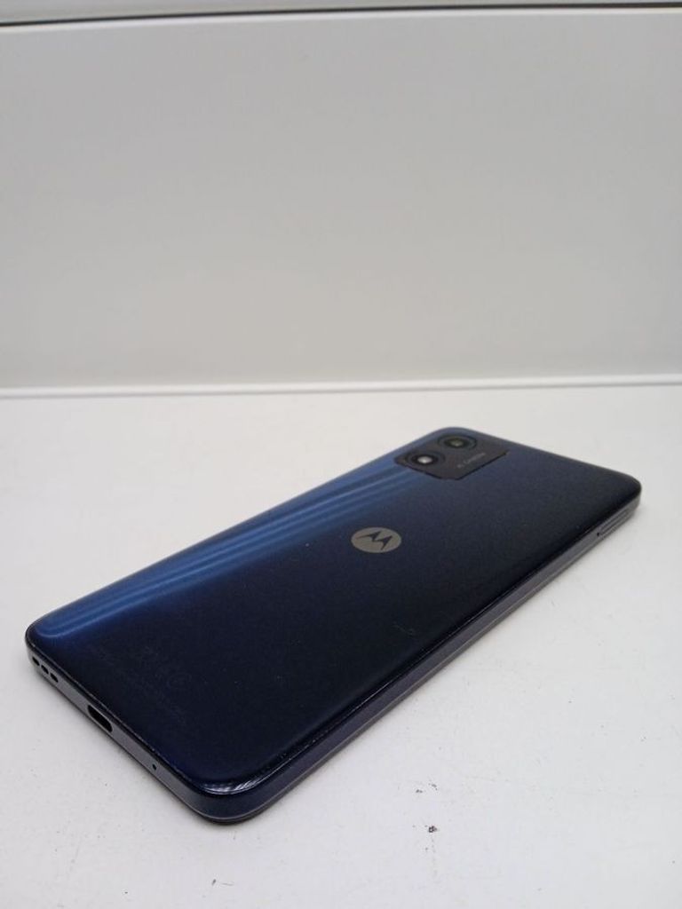 Дешево Motorola moto e13 2/64gb з ломбарду