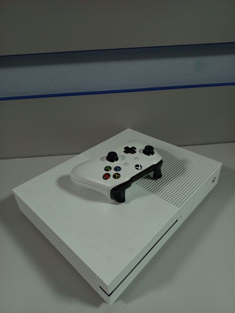 Купити Microsoft Xbox One S 1TB Б/У