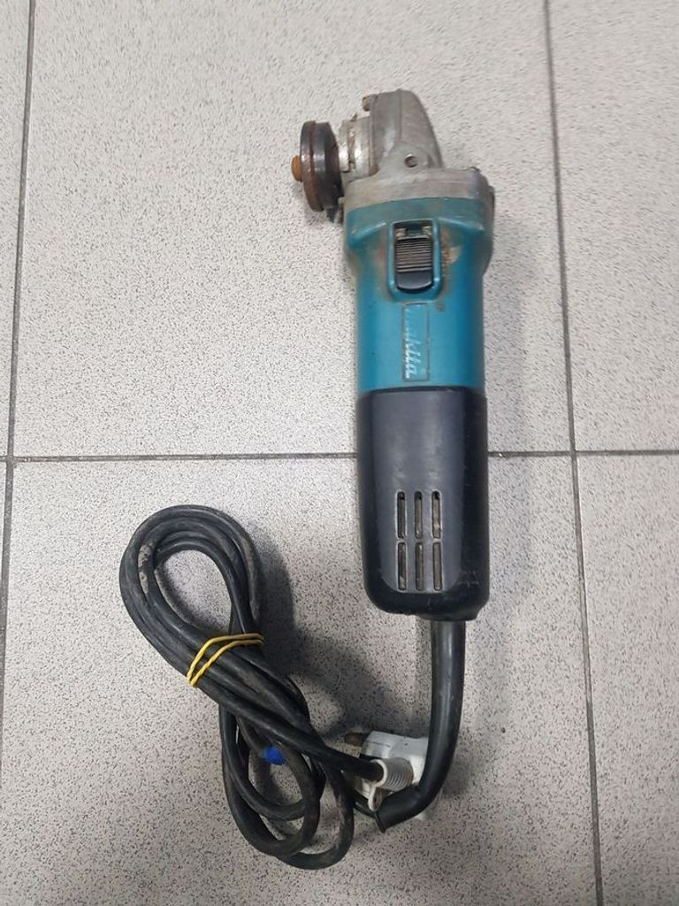 Купити Makita 9555hn Б/У