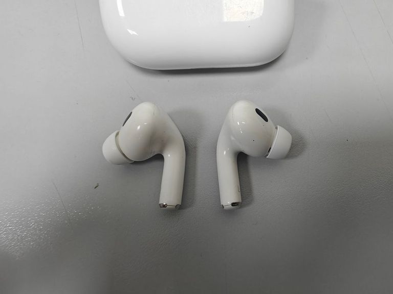 Дешево Apple airpods pro 2nd generation with magsafe charging case usb-c з ломбарду