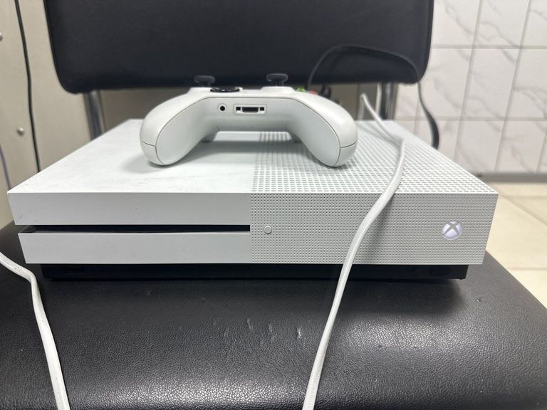 Купити Microsoft Xbox One S 500GB Б/У