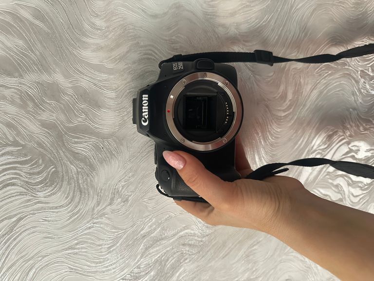 Дешиво Canon EOS 250D kit (18-55mm) EF-S IS STM (3454C007) с ломбарда