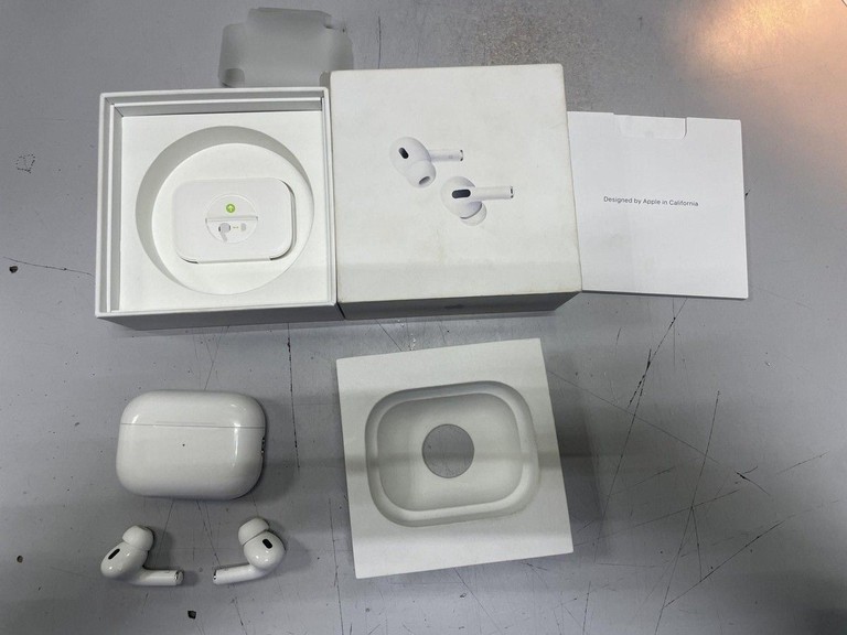 Купить Apple airpods pro 2nd generation with magsafe charging case usb-c Б/У