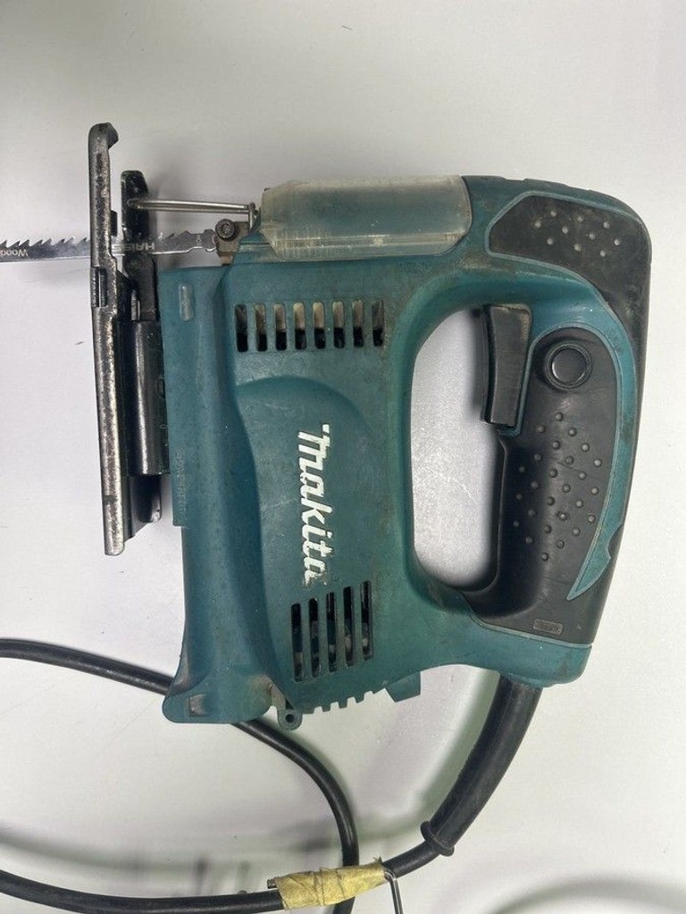 Оголошення Makita 4327 Б/У