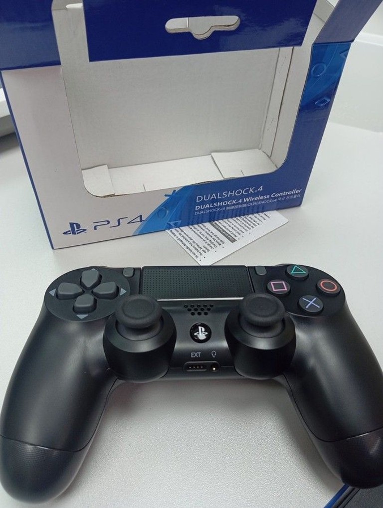Купить Sony dualshock 4 v2 Б/У