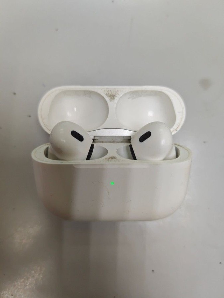 Дешево Apple airpods pro 2nd generation with magsafe charging case usb-c з ломбарду