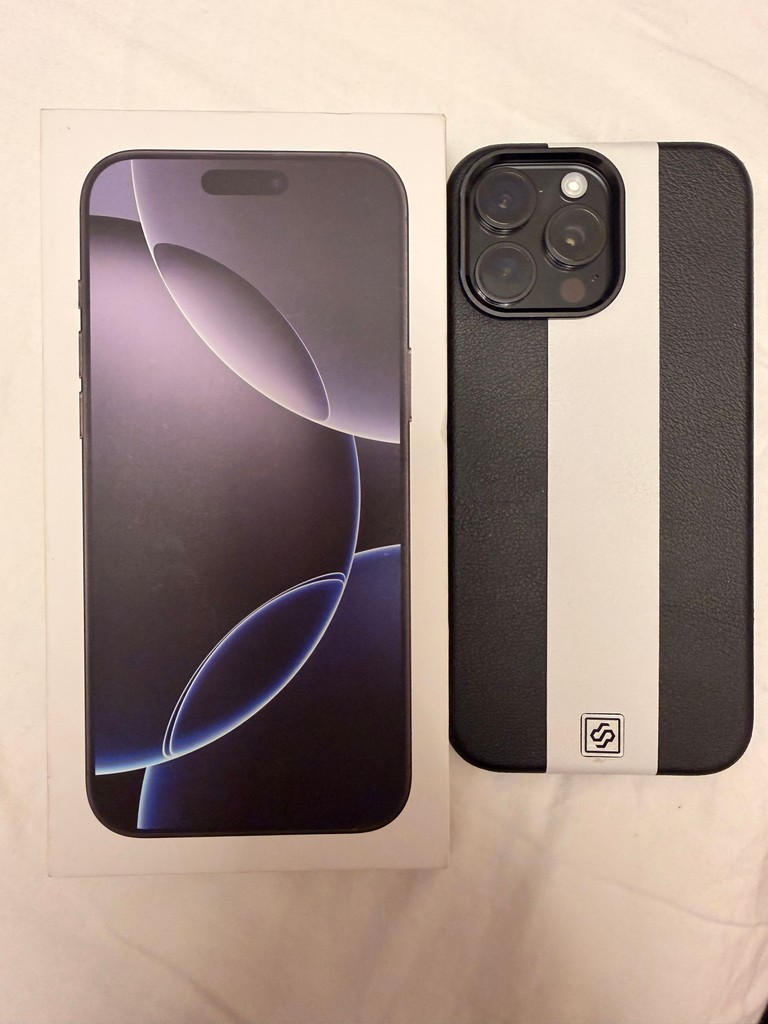 Дешиво Apple iPhone 16 Pro Max 256GB Black Titanium (MYWV3) с ломбарда