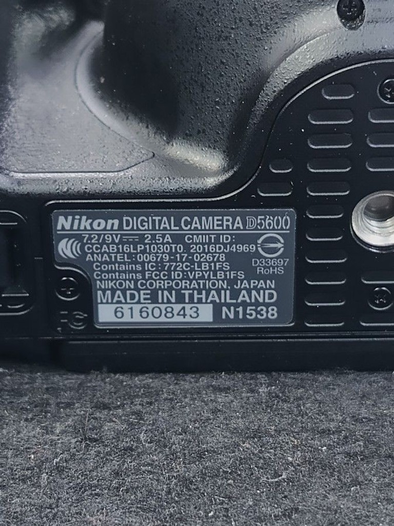 Дешиво Nikon d5600 nikon nikkor af-s 18-140mm f/3.5-5.6g ed vr dx с ломбарда